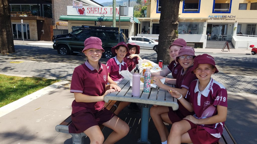 reid196's tweet photo. Year 6 'Fish &amp; Chips' reward! Celebrating positive behaviour, effort, respect &amp; friendship. Not to mention catching up on #year 6 life! https://t.co/PoQr5YsE0O