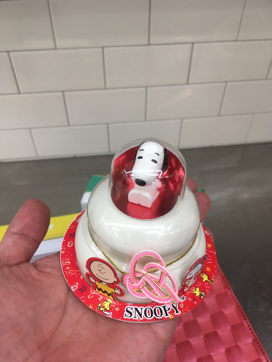 東急ハンズ新宿店 新商品入荷 缶入り切餅 昨年の大好評に引き続き Newバージョン登場です 昨年買ったひとも 買っていないひとも 自宅用 プレゼント用にどうでしょう スヌーピー缶入り餅 各1円 税 スヌーピー鏡餅 368円 税 ベル 鏡餅 368