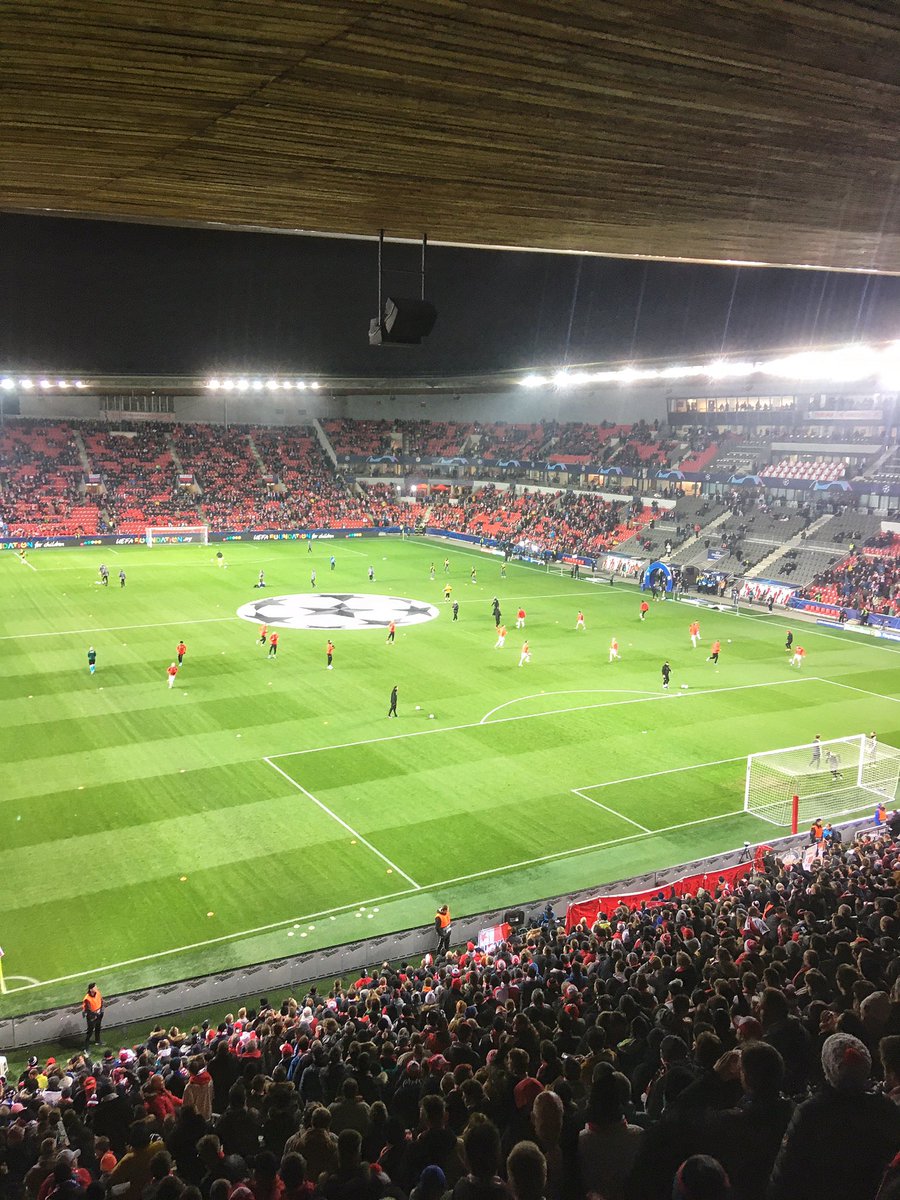 sesivkyzesumavy's tweet photo. Byl to úplně jiný Inter než v první zápase. Ukázala se kvalita v zkončení.Někteří hráči nepodali optimální výkon,což je samozřejmě v takovémto zápase klíč k úspěchu.
Nic tak strašného se neděje, užijem si poslední zápas @ChampionsLeague v Dortmundu😉🔴⚪️#slaint #sesivkyzesumavy https://t.co/xthaa7x7s3