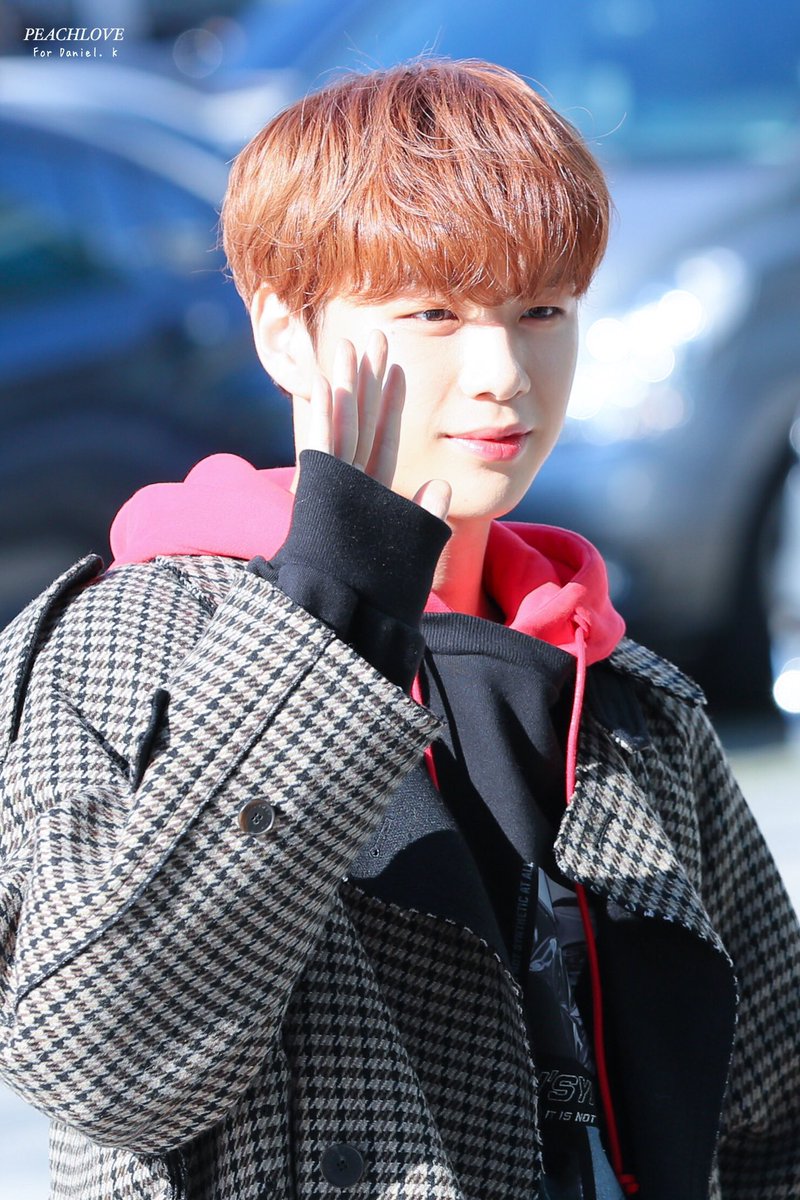peachlove__1210's tweet photo. 191128 컬투쇼 출근 
뭘....이제 포토샵 그런거 필요없어.....
no edit........ 🤩

#강다니엘 #KangDaniel https://t.co/ygE4dKaSS3