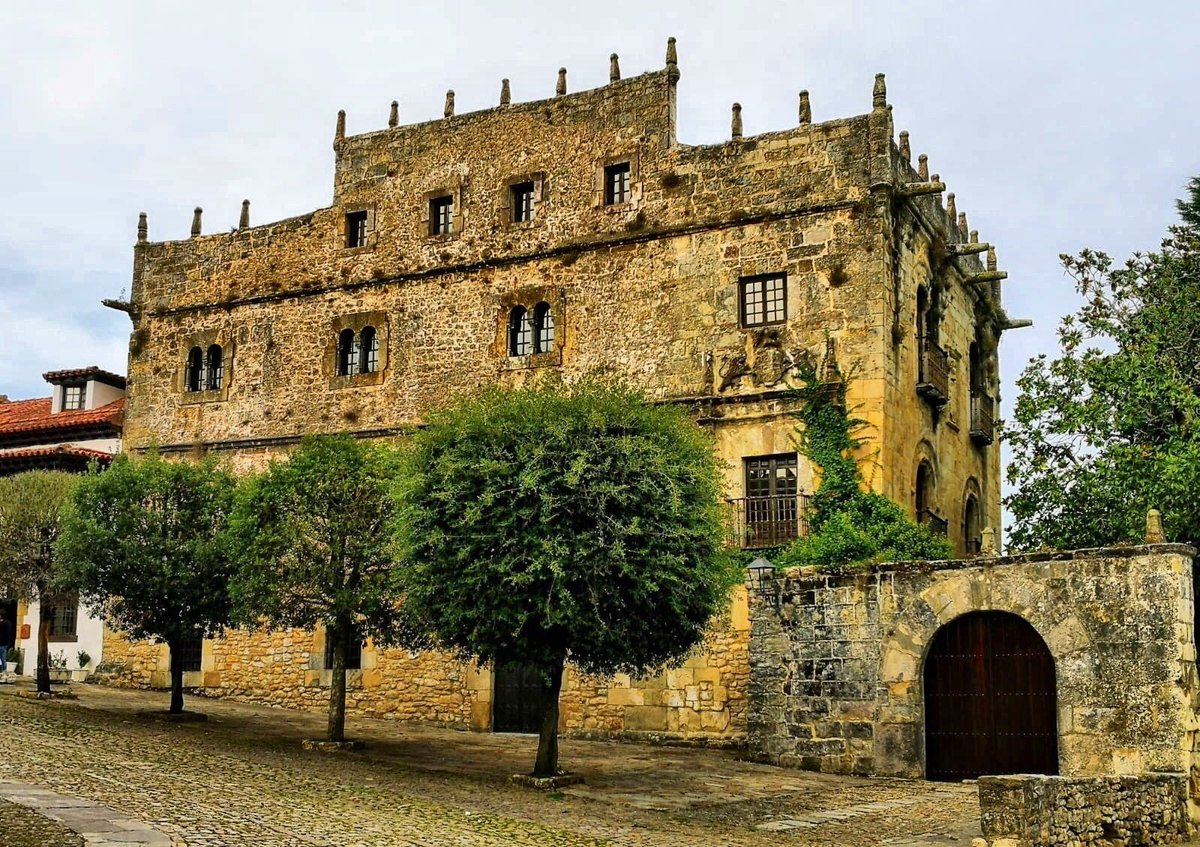 Palacio de VELARDE en Santillana del Mar <a href="/infosantillana/">Santillana del Mar</a> <a href="/IbericaTurismo/">Iberica Turismo</a>  #turismoencantabria