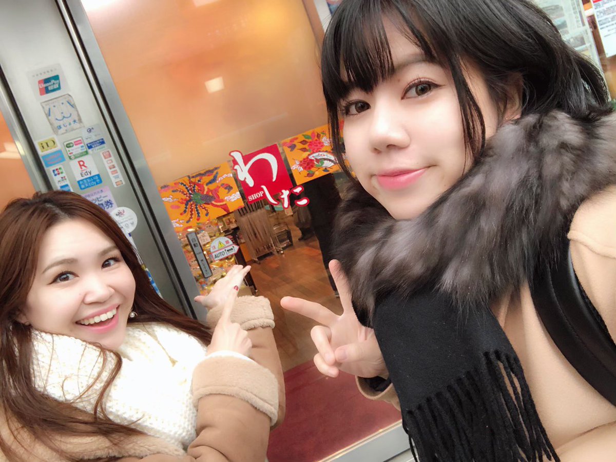 CHRIS_ryukyu's tweet image. 東京到着‼️
寒い‼️

本日は、
わしたショップ銀座店さん
ちんだみ三線新宿店さんへ
ご挨拶におじゃましました🙏🏻💗

さぁ、明日から東京Live3連ちゃん‼️‼️‼️
みなさん遊びに来てね🥺💗

➖東京Live Schedule➖
11/29 居酒や #こだま
11/30 #タルマッシュ
12/1 沖縄ダイニング #和海