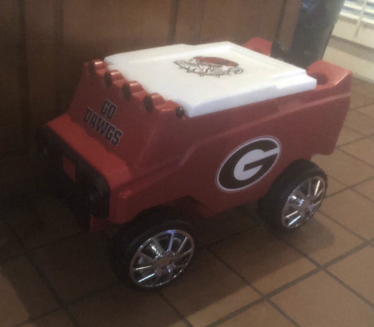LenRobbinsAIR's tweet photo. First came the wheel. Then the printing press, disposable diapers and the Interwebs. Now, in my possession I have the next great invention to change mankind - the mobile, remote control Georgia Bulldogs cooler. Thanks to my daughter for finding this gem. https://t.co/H1vJ7jj3pU