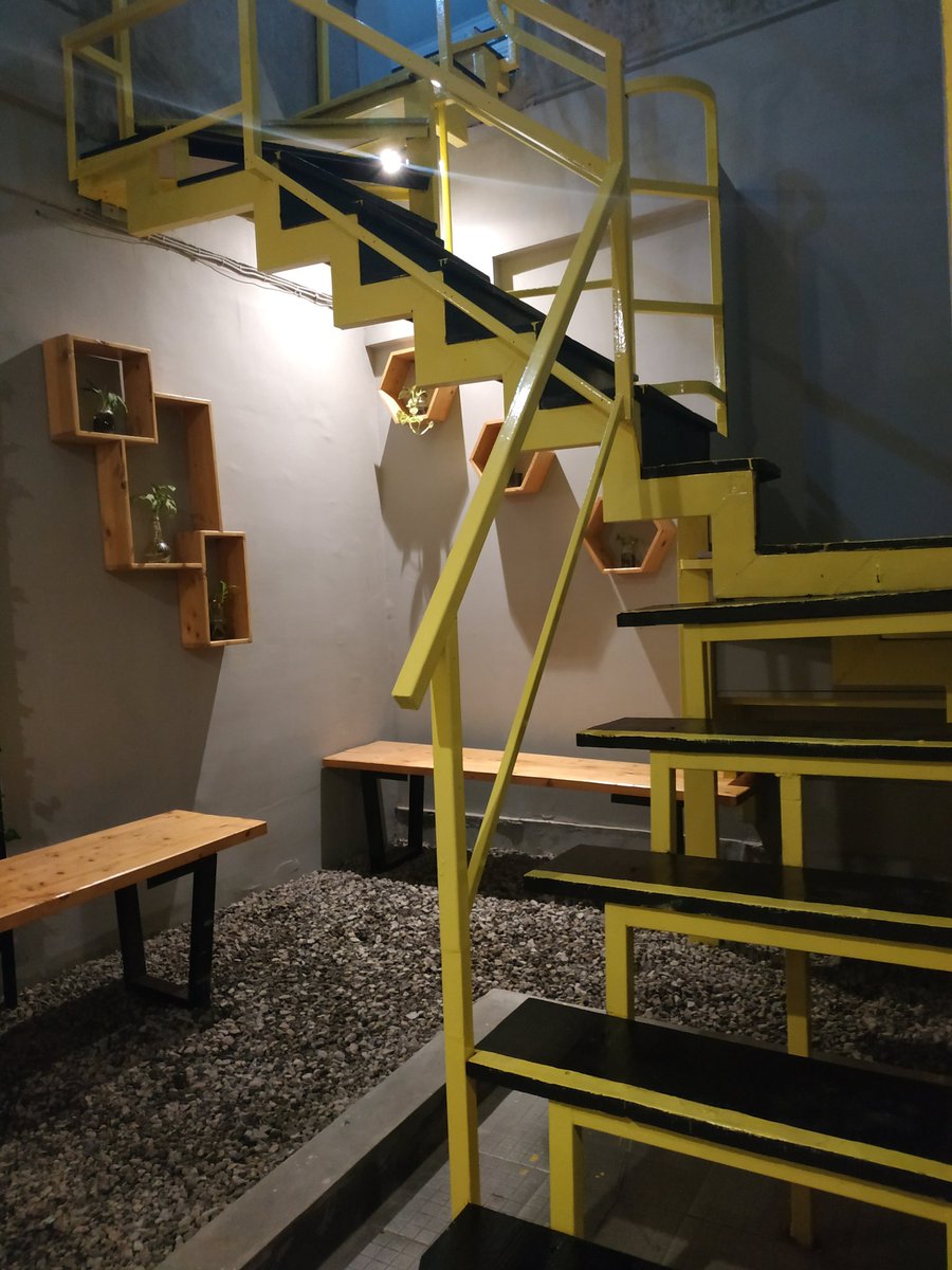 ellyaqul's tweet photo. I'm so in love sama design renovasinya @Bunkbnb, hasil karyanya @sarashayu nih. Buat klean yg mau bangun/renov rumah/tempat usaha bisa hubungin doi yaa, top abeszt kalo bikin design mah, bisa disesuaiin budget juga, uwuuu makasih raass, sakses terooss!🥰♥️ https://t.co/5nqlkmuS3R