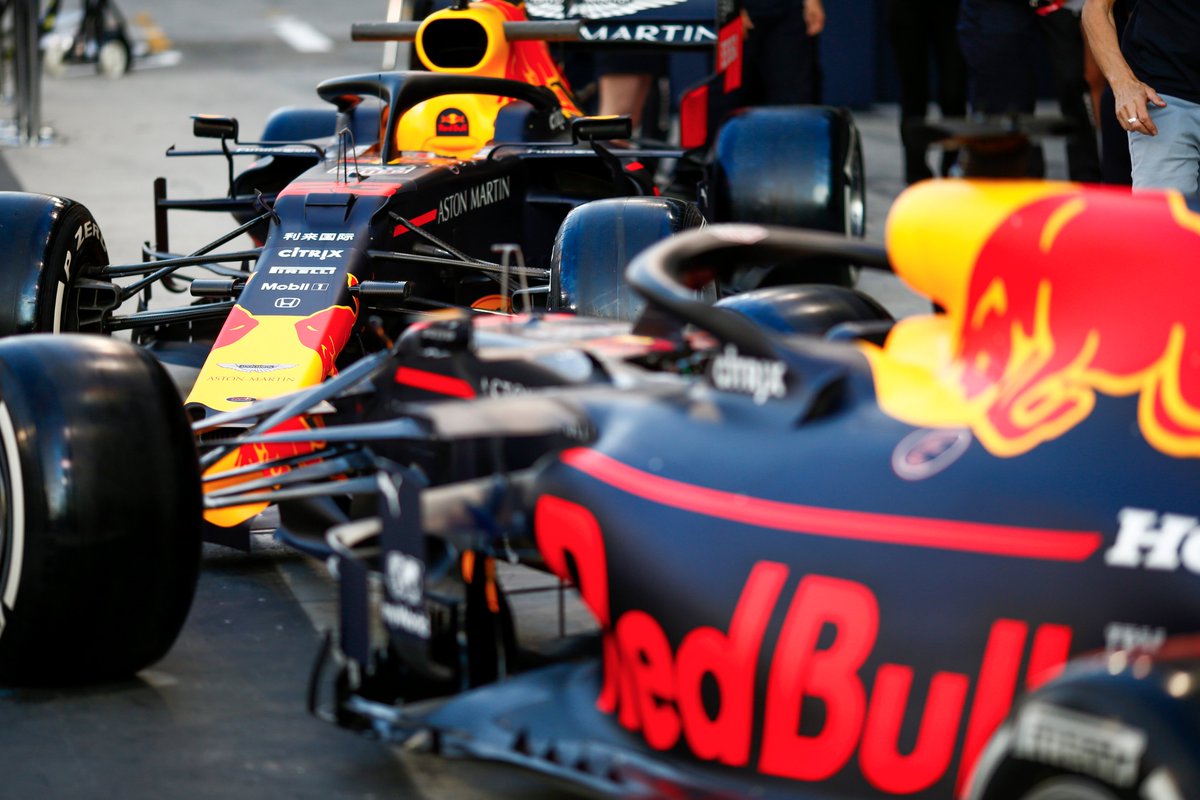 HondaRacingF1's tweet photo. Our first team photo with @redbullracing 🤘 It's been an unforgettable year filled with hard work, development and laughs! 👊

What's been your highlight of our debut season together?

👐 #PoweredByHonda https://t.co/9ChMtNw8jy