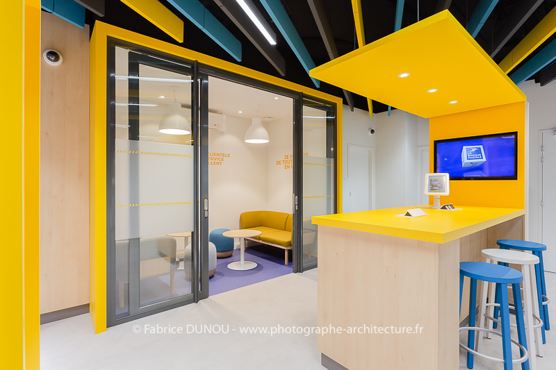 photographie's tweet photo. Reportage photo et prises de vues nouveau concept de bureau de poste à Evry-Courcouronnes (91) par Poste Immo. Photographe architecture @FabriceDunou #photographes #Photographie https://t.co/Al4F0hjrAi https://t.co/E34mkdsW0T