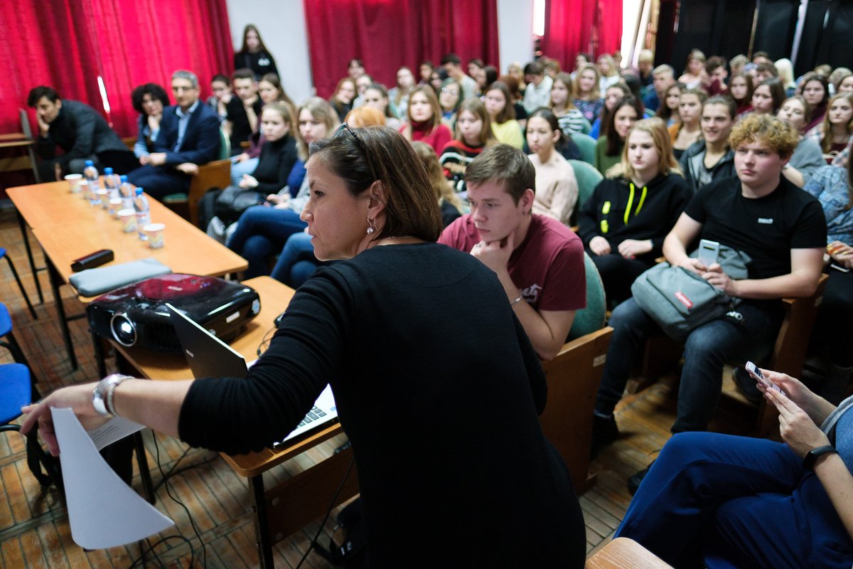 EUinRussia's tweet photo. #EUFilmfest #Томск Дискуссия "Торжество женщин в европейском кинематографе. Секреты успеха #Хорватия и #Литва". #EUinRussia #EUFF2019 https://t.co/6CxrZCUp7i https://t.co/69sL30N4dV