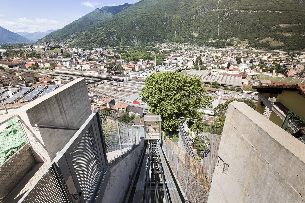 inclinators's tweet photo. #CantonTicino 🇨🇭
#LandingPerspectives and #ScenicView on #InclinedLifts
____
#Inclinators #Funiculars #TramLift #ElévateurIncliné #AscenseurIncliné #SCHRÄGAUFZÜGE https://t.co/QVAtkgUQjD