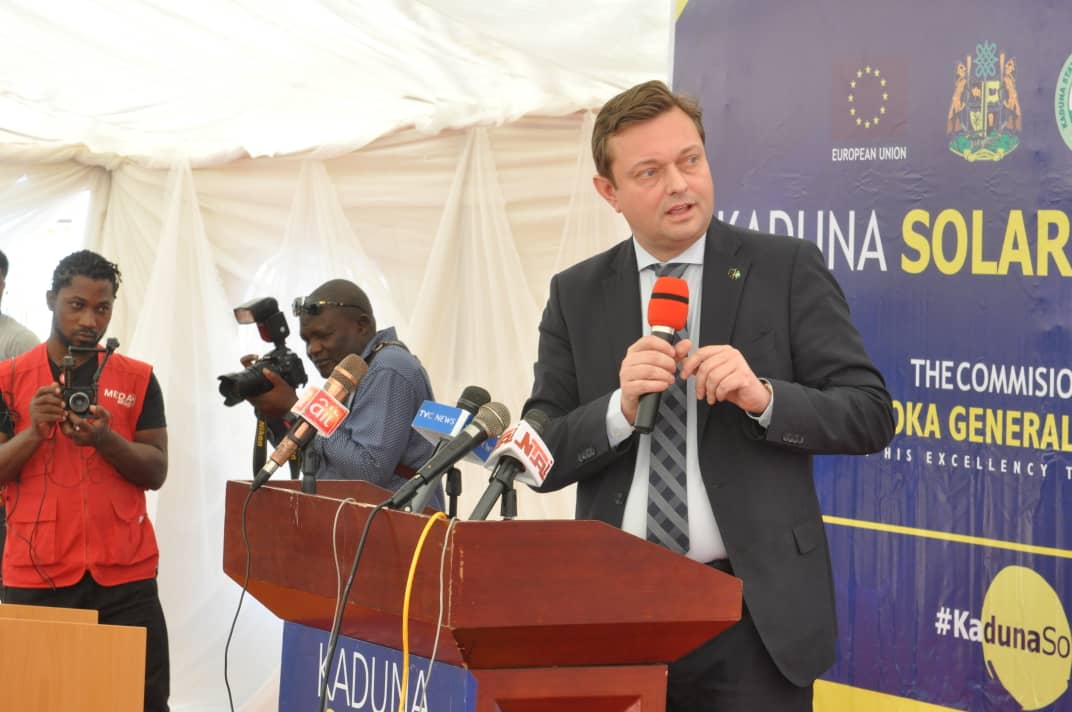 kdkapsco's tweet photo. The keynote speech was given by the European Union Ambassodor @EUinNigeria. He was thankful to the Hon. Minister of Power @PowerMinNigeria & the Kaduna State government for the cooperation given in executing the Solar for health project. #KadunaSolar #SolarforHealth https://t.co/EF3ubttwTe