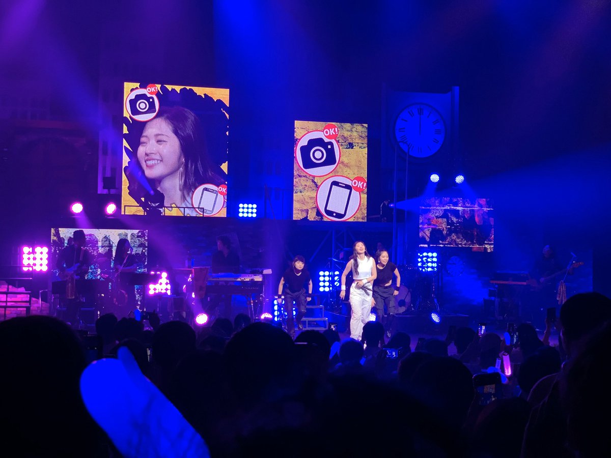 junhassy's tweet photo. #鈴木愛理 のコンサートツアー #ECP_TOUR ライブ中に撮影タイムを作ってた。
これならその時だけなので
「思い出を残したい、共有したい」と
「コンサートに集中したい、肉眼で観たい」
を両立できると思うんやけど。
#helloproject #撮影解禁 https://t.co/iavnU6ESaW