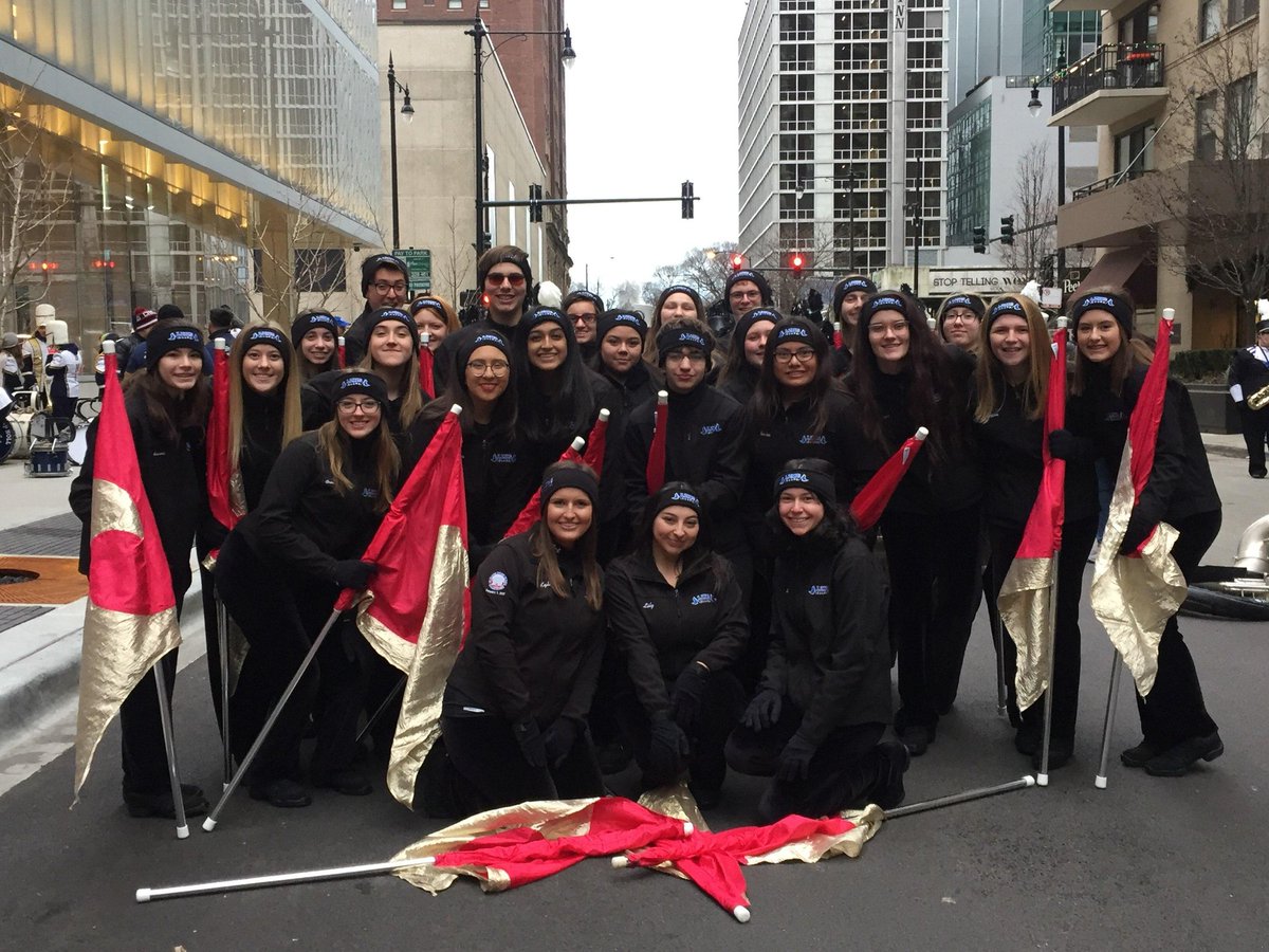 LZHSColorGuard's tweet image. Make sure you tune in to the Chicago Thanksgiving Parade this morning between 8am - 11am on WGN to watch us live! Happy Thanksgiving!