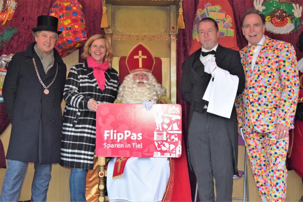 Zondagmiddag in de Agnietenhof: het grote Tielse Sinterklaasfeest! De FlipPas maakt het mede mogelijk, vinden we wel zo logisch. Heb je al kaartjes? Ze zijn te koop bij Intertoys!
Scoor ze snel!
#intertoys #sinterklaas #flippas #agnietenhof #feest