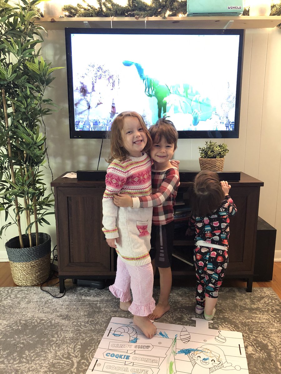 looseybee's tweet photo. Gangs all here and hot cocoa brewing for #TDayCBS https://t.co/44nvi5YPWO