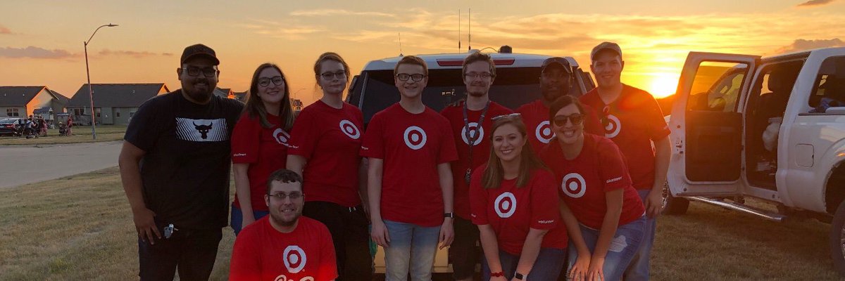 TargetChandler's tweet image. So many faces met, so many steps taken, so many sales made. 

There’s nothing I’m more thankful for than this team! Altoona has a special place in my heart. 🎯♥️ 

Happy Thanksgiving 🦃