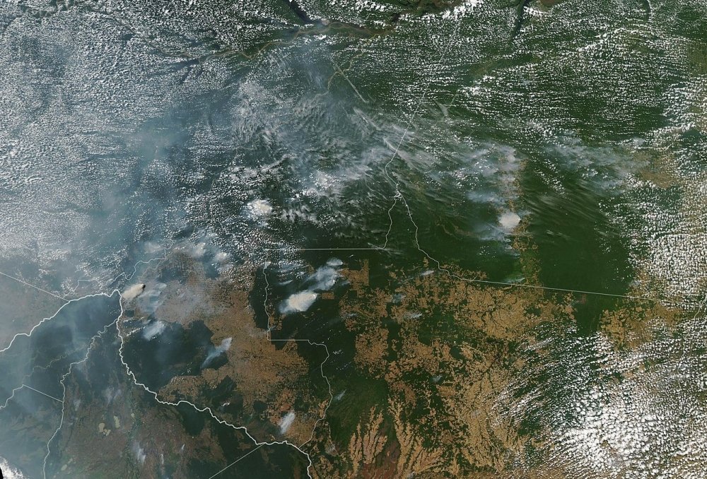 AgenciaFAPESP's tweet photo. Pesquisadores do @icmc_usp usam simulações computacionais para prever o comportamento dos aerossóis atmosféricos, que podem afetar o clima, as chuvas, a agricultura e a saúde humana. Estudo foi apresentado pela professora Livia Freire na #FAPESPWeekFrance. https://t.co/eUAJSQNrPq https://t.co/Giqkm1V1HM