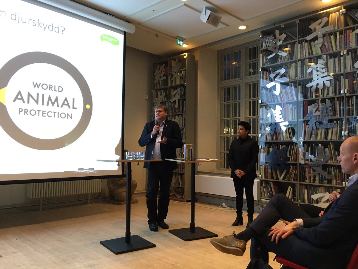 -Allt fler börjar förstå att djurvälfärd är en hållbarhetsfråga, till exempel att det bidrar till alla klimatmål och en viktig lösning när det gäller antibiotikaresistens, säger <a href="/rogerpettersson/">Roger Pettersson</a> från vår nya partner World Animal Protection.