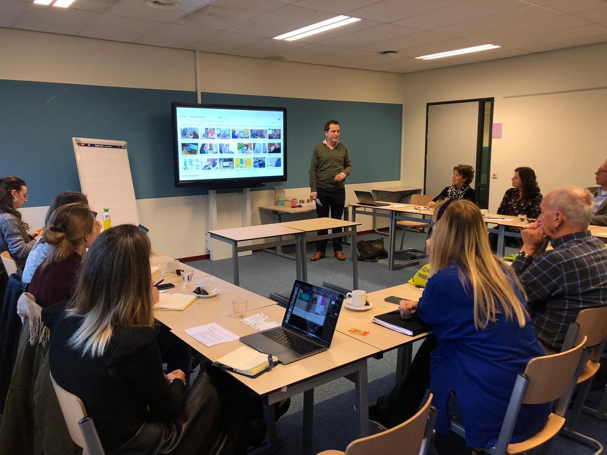Vandaag het Lerend Netwerk Dementie bij @FontysFPH! Met presentaties van <a href="/alzheimernl/">Alzheimer Nederland</a>, precies en <a href="/MyrteThoolen/">Myrte Thoolen</a> van @TUeindhoven. Inspirerend weer 😊!