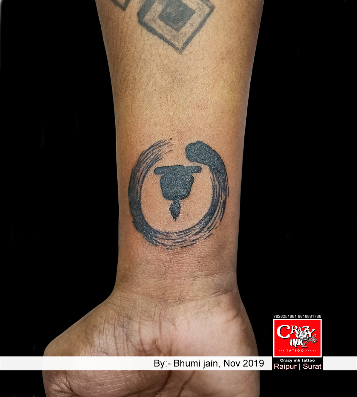 Needle Z - Tattoo & Piercing - Samurai inside the enso symbol definitely  has a deep meaning to our client's personal life and belief. This symbolic tattoo  design is brought to life