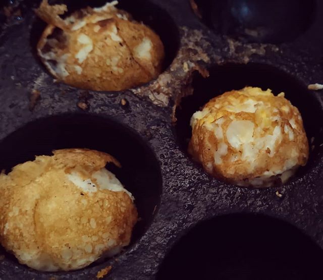 asuph's tweet photo. Andaappe ... Egg "appe". #castironcooking #cookingexperiments #eggs #eggballs #delicious https://t.co/fBi0iN8ZIP https://t.co/PgcUGoioca