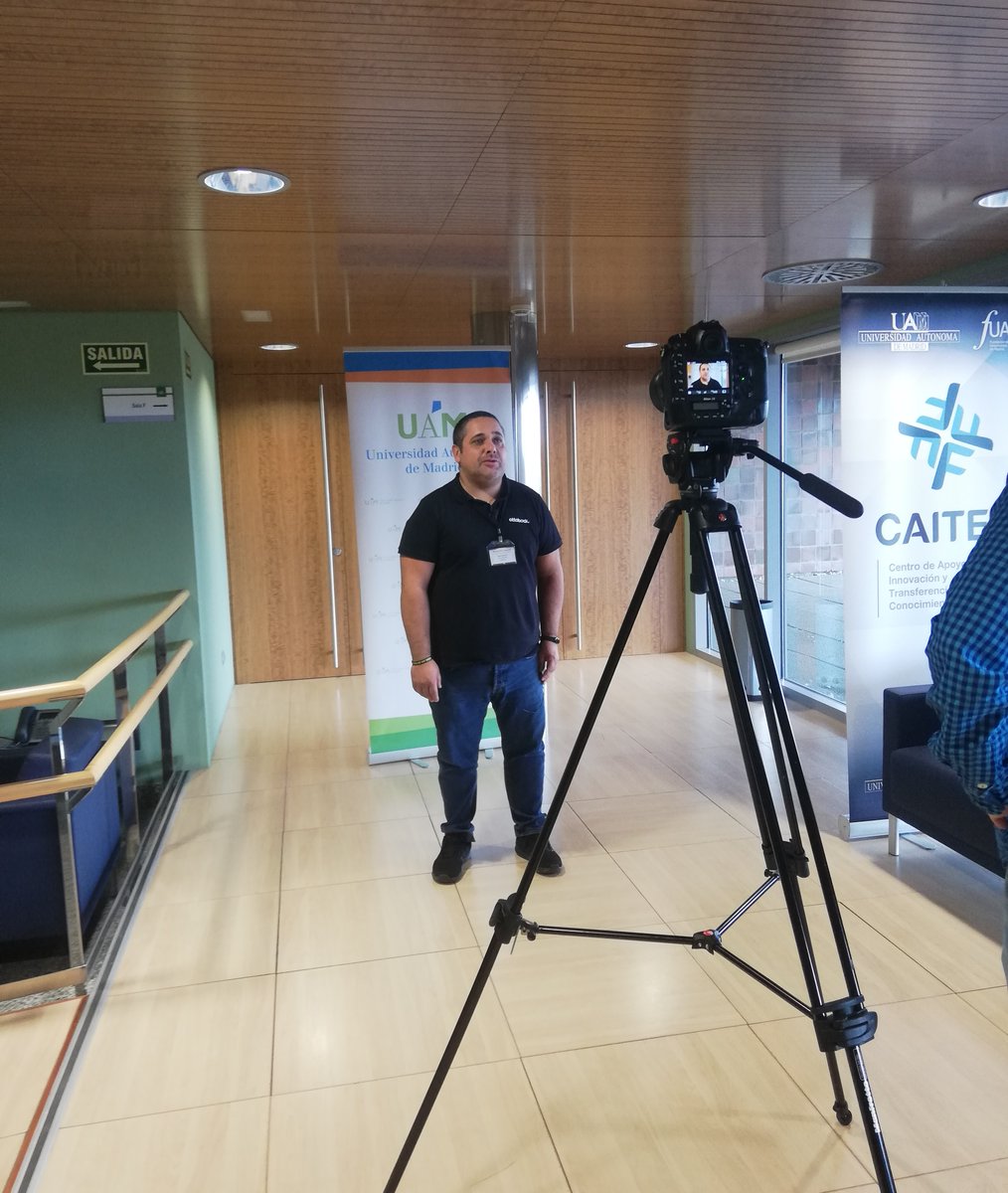ottobockes's tweet photo. Hoy hemos estado en #InnoUAM_Deporte descubriendo las últimas innovaciones en #deporte, como el sistema protésico #ProCarve para practicar snowboard @UAM_Madrid 👏 https://t.co/dScosMHOFR