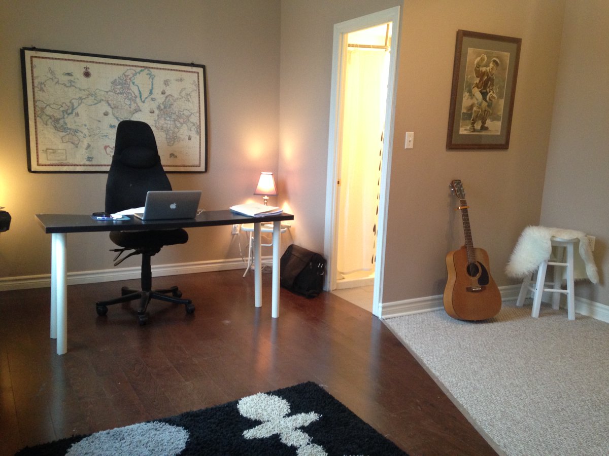 RingMike's tweet image. For Rent! Main flr apt w/t 2 BR, 2 Bath. Private backyard, Large bright Master BR w/t Ensuite. New Kitchen laundry avail.. Two blocks to major bus routes, grocery, rec centre, schools. Steps to trendy retail/cafes at Locke St S. Rent is $1,950.00 all inclusive Avail. Feb1 2020