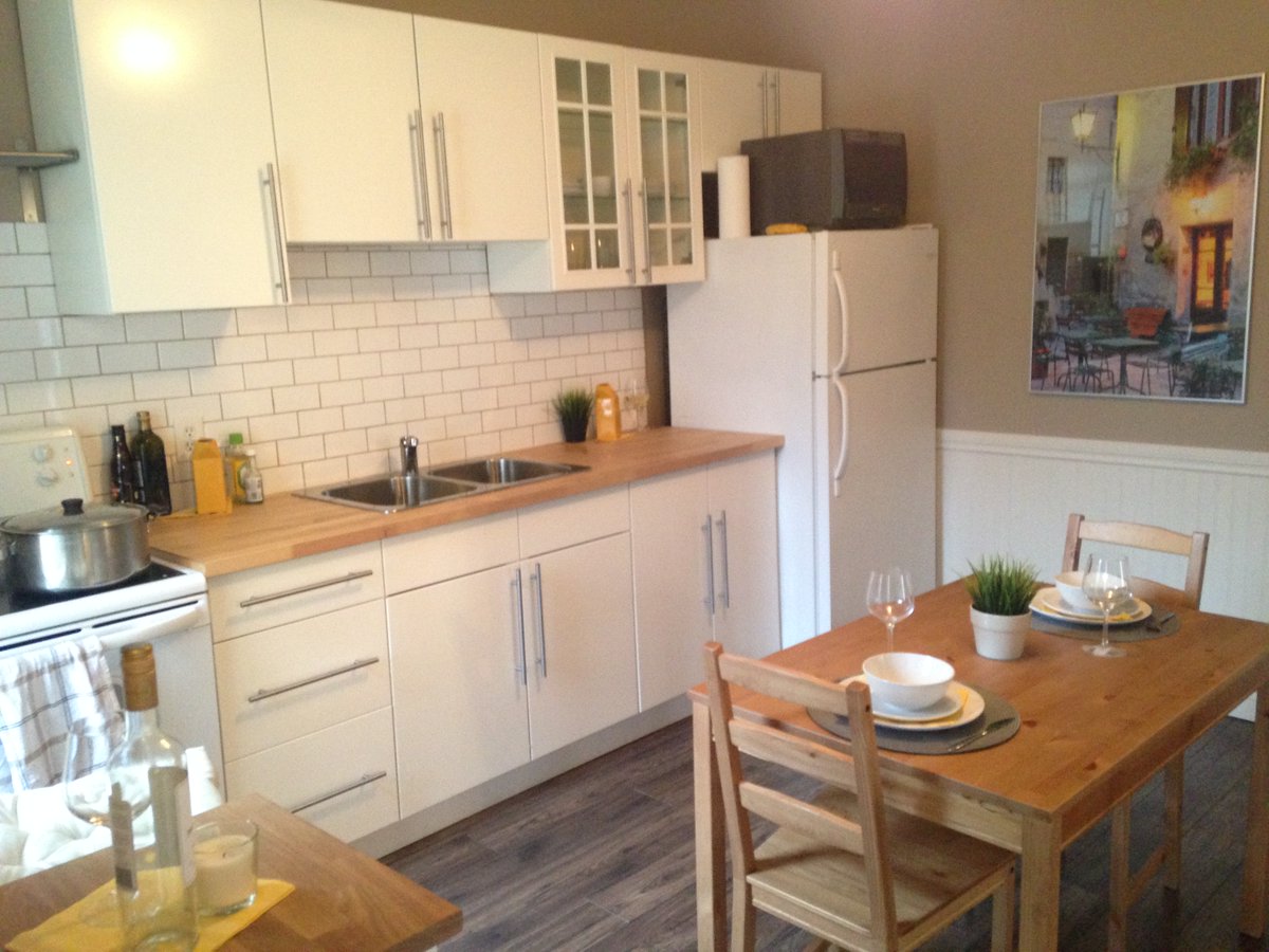 RingMike's tweet image. For Rent! Main flr apt w/t 2 BR, 2 Bath. Private backyard, Large bright Master BR w/t Ensuite. New Kitchen laundry avail.. Two blocks to major bus routes, grocery, rec centre, schools. Steps to trendy retail/cafes at Locke St S. Rent is $1,950.00 all inclusive Avail. Feb1 2020
