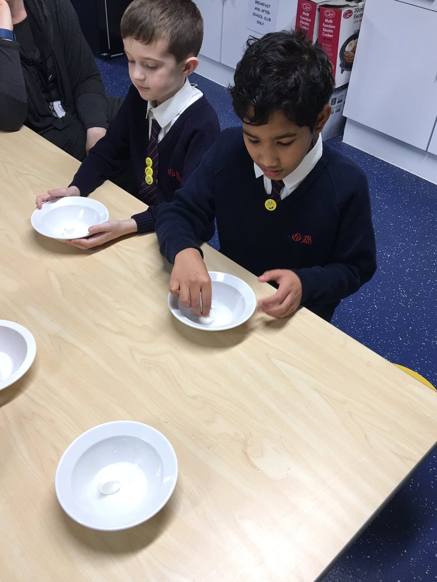 greatberryps's tweet photo. Exploring marshmallows #sensorycooking #stickyhands #withandwithoutwater #pinkorwhite https://t.co/B173giXNaL