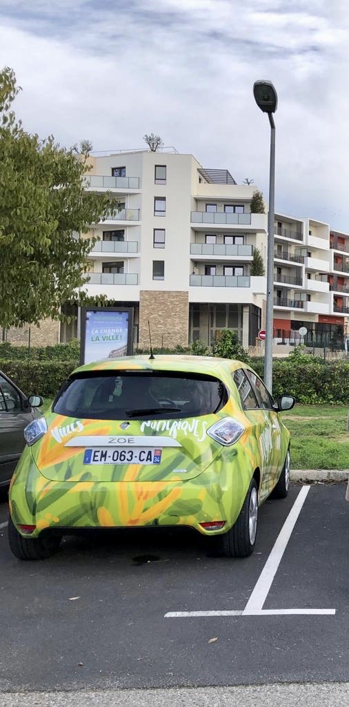 Modulauto's tweet image. Nous sommes heureux de vous annoncer l'ouverture de notre nouvelle station à @SaintJeandeVdas. Il s'agit d'une Renault Zoé, stationnée au parking P+Tram 🙂