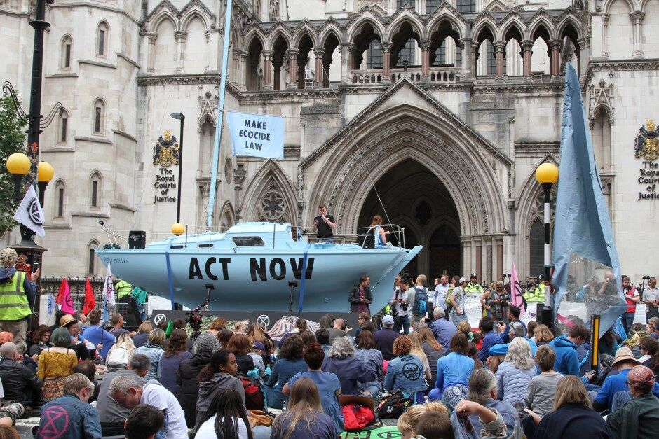 naesbib's tweet photo. I aften kan du møde klimaaktivistgruppen Extinction Rebellion der ikke er bange for at bruge happenings og civil ulydighed for at råbe politikerne op og få dem til at gøre noget for at redde menneskeheden og kloden. Næstved Bibliotek 28.11 kl. 19. https://t.co/29byKjMGkl