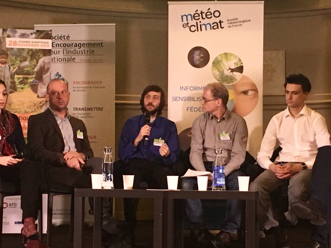 Cirad's tweet photo. #JS2019 @meteoclimat « Face aux #crises environnementales et énergétiques potentielles, les #solutions se trouveront dans des formes locales d’#autonomie. Il n’y a pas de fatalité mais plein de possibilités de réponses » Patrice Dumas @Cirad #AgrimondeTerra @Inra_France https://t.co/wihwbFmlOH
