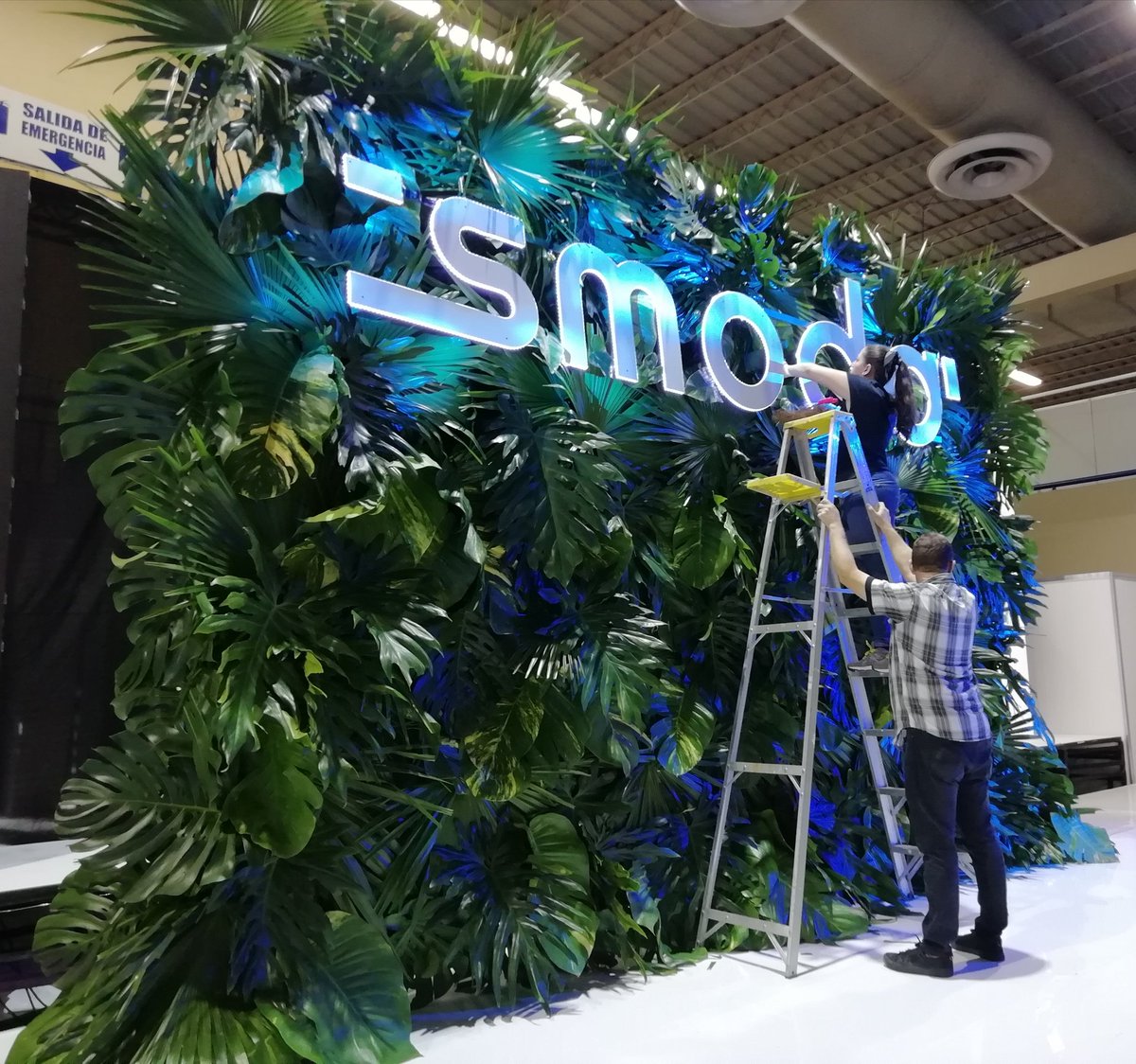 CONAMYPESV's tweet image. Estamos en los preparativos para esta gran noche de la moda.
#LoMejordeNuestrasManos #EsModa