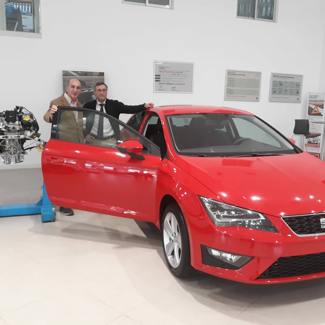 SJBpuertollano's tweet photo. SEAT, a través de Comatur, dona un #SeatLeónFR y un #motorTDI 2000 cc al Colegio para formar a los alumnos de #automoción. "Por los jóvenes vivo, trabajo y me entrego" (Don Bosco). ¡#Muchasgracias, SEAT! @SJBpuertollano @SalesianosSSM https://t.co/iTs802E0zP