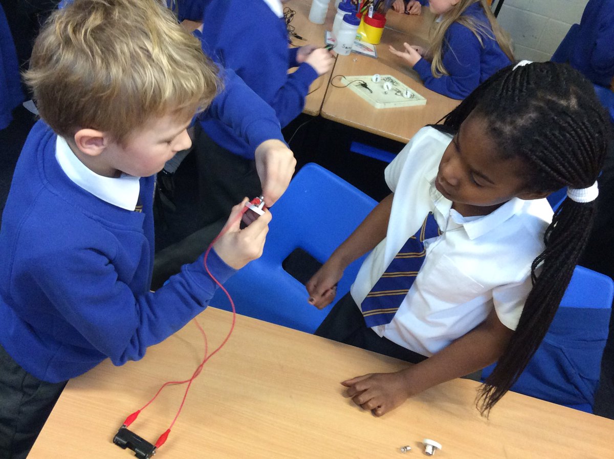 Parkfield's tweet image. Today in #science, #Y3 have #experimented with #electrical #components. We made complete #circuits, incomplete circuits that our partner had to correct and #investigated what happened when we used more than one bulb 💡🔋🔌