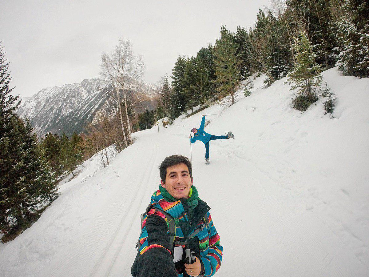 El📍#PallarsSobirà és una de les comarques de la que menys parlem però que més cops hem trepitjat! 🥾🏔
Com per exemple, a la foto, l’escapada que vam fer a ⛄️❄️ Tavascan, l’estació d’alta muntanya, on tot i el mal temps vam poder gaudir d’una fantàstica ruta amb raquetes de neu!