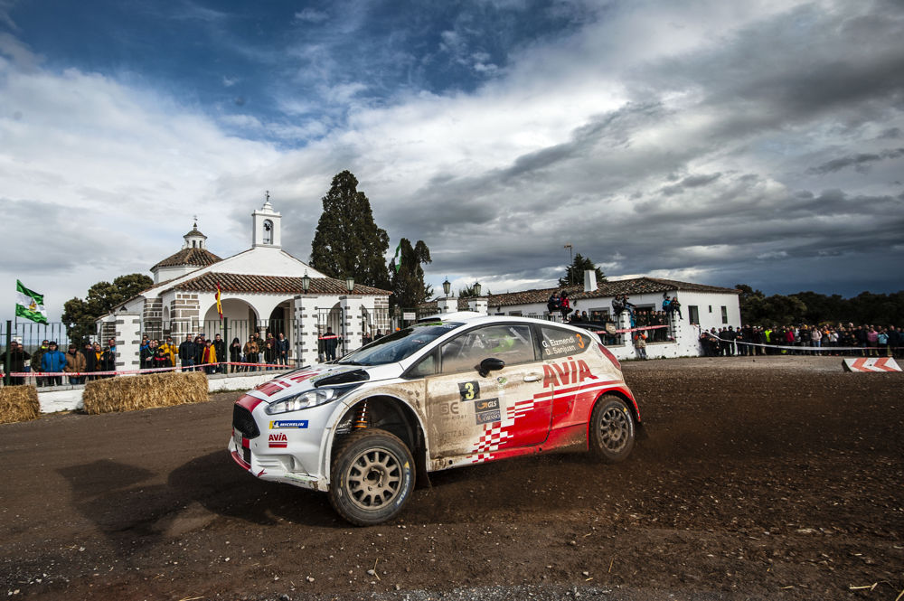 AVIAenergias's tweet photo. ¡Cómo hemos vibrado en cada prueba del #CERT2019 (@Rallyesdetierra)! ¡Ha sido un auténtico placer patrocinar al piloto @GEizmendi del @AVIARallyTeam y disfrutar de su gran temporada! ¡Nuestra sincera enhorabuena por su coraje y profesionalidad! https://t.co/xhAwTbAqts