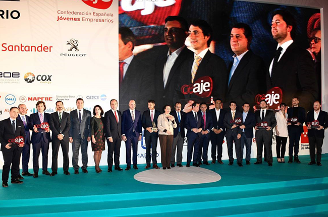 Agenda_Empresa's tweet photo. Ceaje (@CEAJE) entrega Francisco López (@Lopesan) el Premio Nacional Joven Empresario y reconoce con seis accésits a @casasinhaus @Masaltos @parafinacom @Truek_it @weareknittersES y #Elcielo https://t.co/j2llbvN2bo https://t.co/NSLibJsoh4