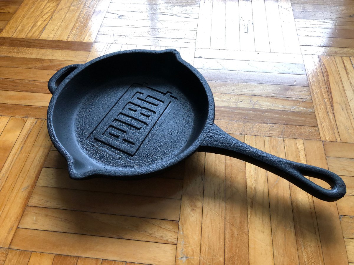 thatguyStrike's tweet photo. Best weapon against flatmates who don't clean their pans after cooking: The @PUBG_EU @PUBG Rubber Pans! Thank you so much for this gift, guys! <3 #NotForCooking https://t.co/THlQwsxNkY