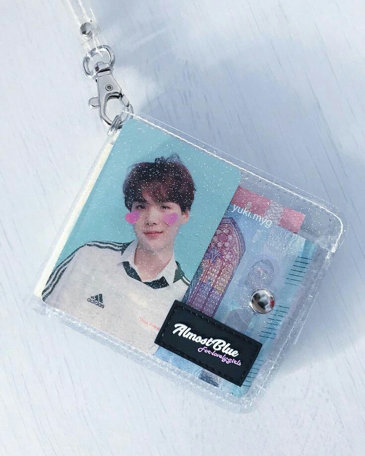 Kamishop_'s tweet photo. แจก 1 ใบ RT + follower ♡

รับพรีกระเป๋าตังค์ใส + รูป3ใบ 
160 บาทส่งฟรี ปิดรับ 10 ธันวา 
สนใจสั่งซื้อ DM นะฮับ 💜

#ตลาดนัดบังทัน #ตลาดนัดBTS 
#ตลาดนัดรถไฟบังทัน https://t.co/6w58UeHH2O
