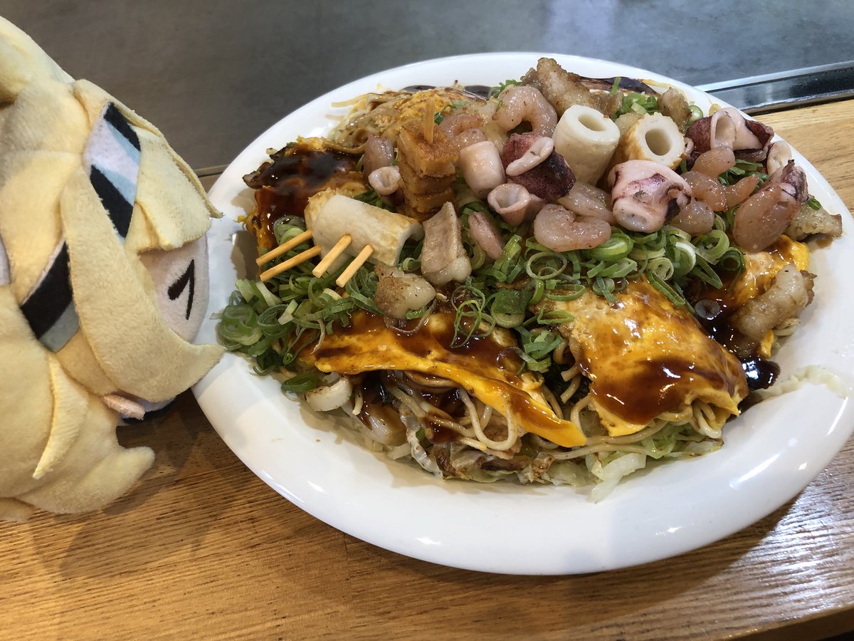 お好み焼き屋みえちゃん 呉市警固屋お好み焼き みえちゃんです お客さんの協力により 食べる前に写真撮らせてもらう笑 皆 優しい 青葉スペシャル 改 砲台 イカ パスタ 竹輪 プリッツ 艦橋 竹輪 がんす プリッツ 最後の写真が前青葉スペシャル