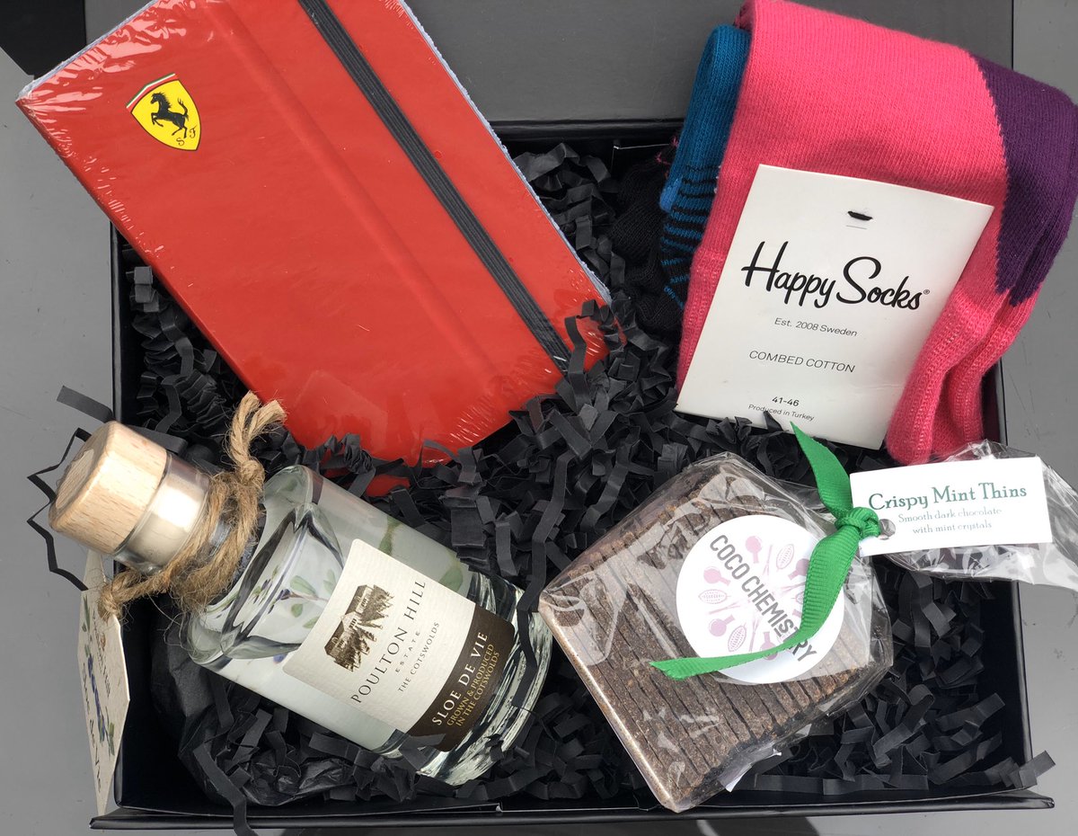 PoultonVineyard's tweet image. Check out these fantastic product shots @byruegifts which include our multi medal winning Bulari 2016 37.5cl &amp;amp; limited edition Sloe de Vie 10cl #thinklocaldrinklocal #cotswolds #englishwine #christmasgifts