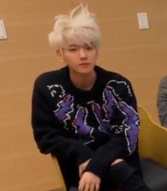 CHANSOOperior's tweet photo. whats up with exo and their messy ass hair 🤣🤣🤣🤣

#EXO @weareoneEXO @exoonearewe #OBSESSEDwithEXO #EXODEUX @B_hundred_Hyun @layzhang https://t.co/QLzb88rZs7