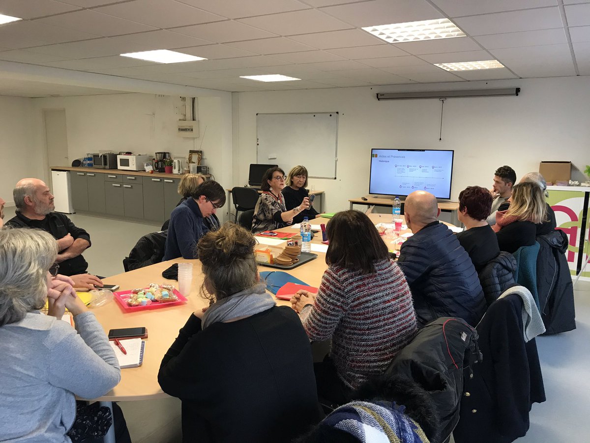 DEFIS_Emploi's tweet photo. Temps de découverte chez #AidesEtPresences et @leclercdrive avec le groupe #DigitalEmploi Deux exemples de #digitalisation des outils pour améliorer et simplifier les pratiques au quotidien. Merci pour ce très bon accueil 👍#inclusion #leverlesfreinsnumeriques https://t.co/1C3xMXUsDI