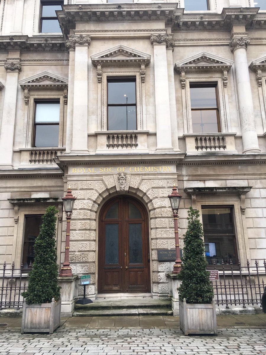 SelvaraniElahi's tweet photo. I love London at this time of year and very happy to be part of the @RoySocChem Review of the statutory qualification to practice as a #PublicAnalyst - the Mastership in Chemical Analysis #MChemA https://t.co/UvtSEoUdLn