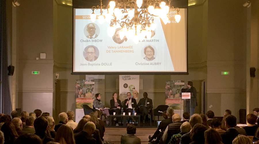 Interbev_fr's tweet photo. Ce sont + de 12 000 éleveurs impliqués dans les démarches multipartenaires #LifeBeefCarbon & Ferme Laitière #BasCarbone, et 40 leviers de réduction de #GES identifiés et diffusables (alimentation, fertilisation, gestion du troupeau, stockage de carbone)
J.B Dolle - IDELE
#JS2019 https://t.co/5GvYYFxslh
