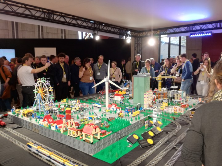 Quite a lot of Lego at #TDV2019 but ours, Cronos Group entities combined, is by far the biggest #SmartCity! It shows (working) how we deal with Noise, Water, Waste, Public Transportation, Child Safety, Emergencies, Green Energy, ... #4thIndustrialRevolution #IoT #IIoT #Industry40