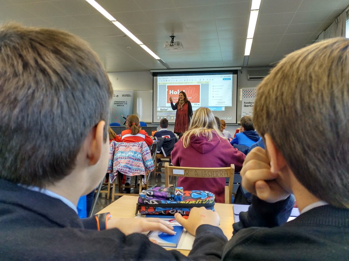 ColMontearagon's tweet photo. ¿Cómo crear una marca❓🤔
Taller para los equipos creativos de las cooperativas de 5° Primaria en el Campus @ibercaja de Desarrollo Empresarial #Ibercide @IbercajaSocial ¡Gracias! https://t.co/xkQFCerjIl