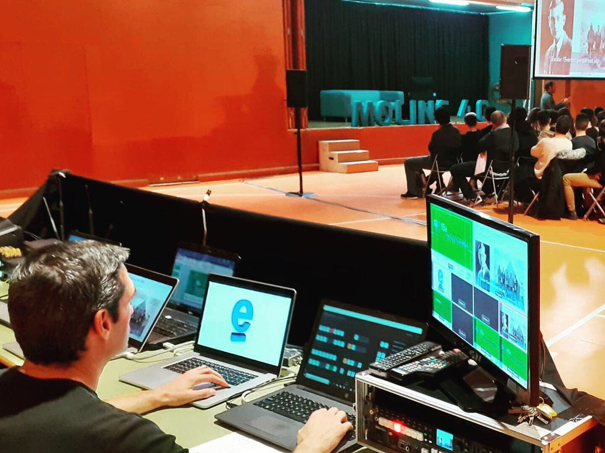 VIDVISUALGROUP's tweet photo. Realització en directe, projecció i sonorització del 15è Dia de l’Emprenedor
#productoradevideo #comunicacioaudiovisual #produccioenvideo #eventos #events #DiaDeLEmprenedor https://t.co/Uviamkl8FD