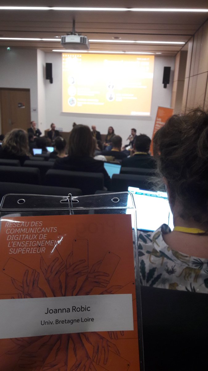 JoannaRobic's tweet image. Ravie de passer 2 jours pour partager (et faire connaissance IRL ☺) sur le #campus de "l'université des possibles" : #RCDES2019 aujourd'hui et rencontres @comosup demain. 
Grand merci à la #TeamCom @UParisNanterre pour son accueil 
#comnumerique #comESR #compublique #reseaux