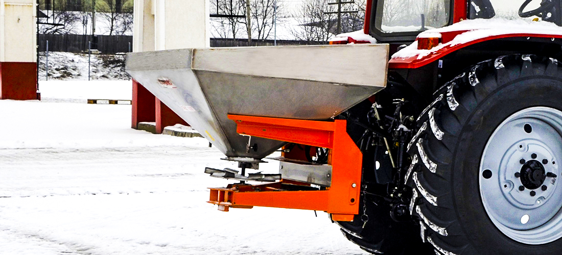 IRUMreghin's tweet image. Nu lăsați iarna să vă surprindă! 
La IRUM găsiți sărărițele COSMO, ideale pentru drumuri, parcări, trotuare.
Ușoare și rezistente, acestea împrăștie eficient sarea și materialele antiderapante, 
cu un minim de efort.

irum.ro/accesorii-agri…

#irum #reghin #fabrica