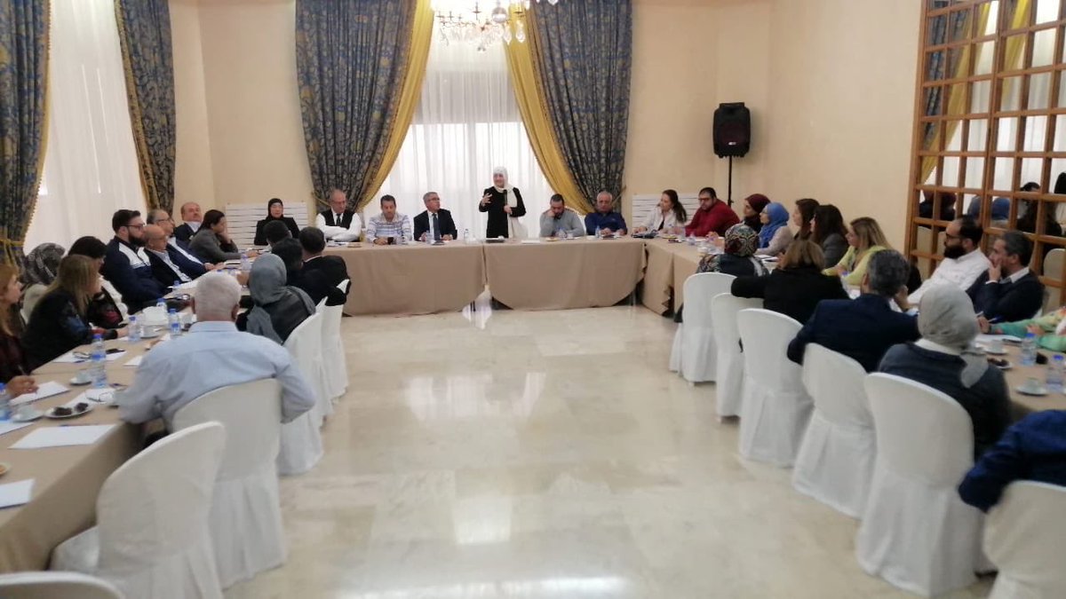 اجتماع تشاوري لمدراء مدارس الشبكة المدرسية لصيدا والجوار
 لـ" انقاذ العام الدراسي"
بهية الحريري :
للمواءمة بين الحرص على مستقبل الطلاب وبين مشاركتهم في الحراك
bit.ly/2rvGCCu